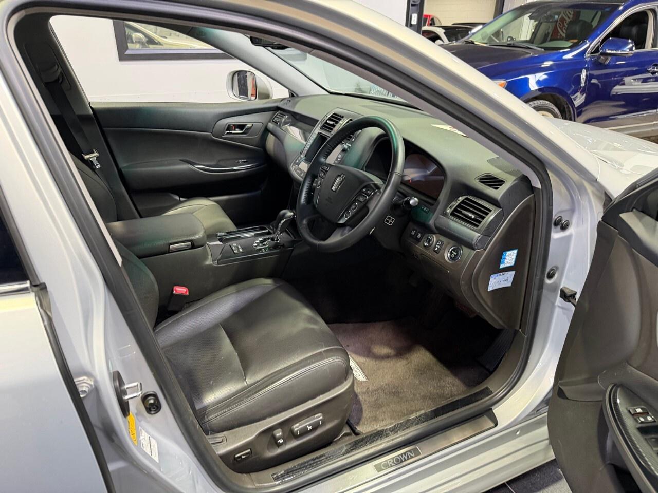 2010 Toyota Crown Limited 2008 Toyota Crown, V6 hybrid ? Photo