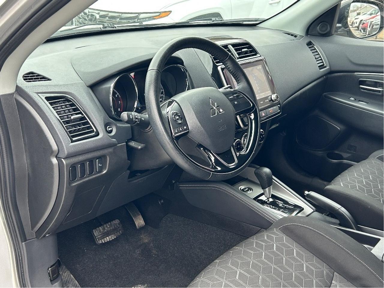 2024 Mitsubishi RVR SE AWD/APPLE CARPLAY&ANDROID AUTO CALL PICTON 53K Photo