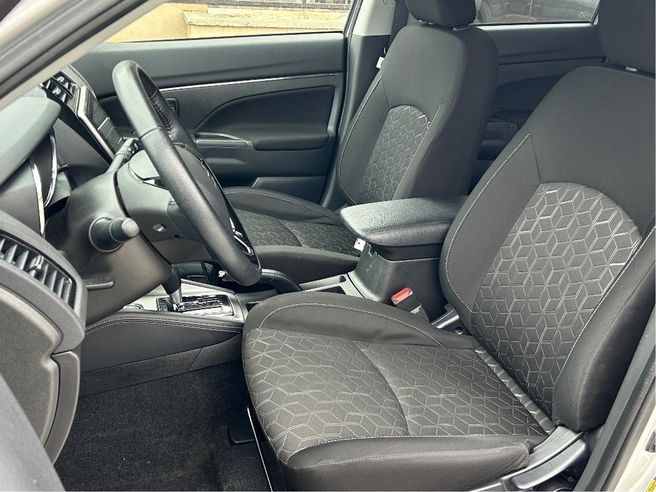 2024 Mitsubishi RVR SE AWD/APPLE CARPLAY&ANDROID AUTO CALL PICTON 53K Photo