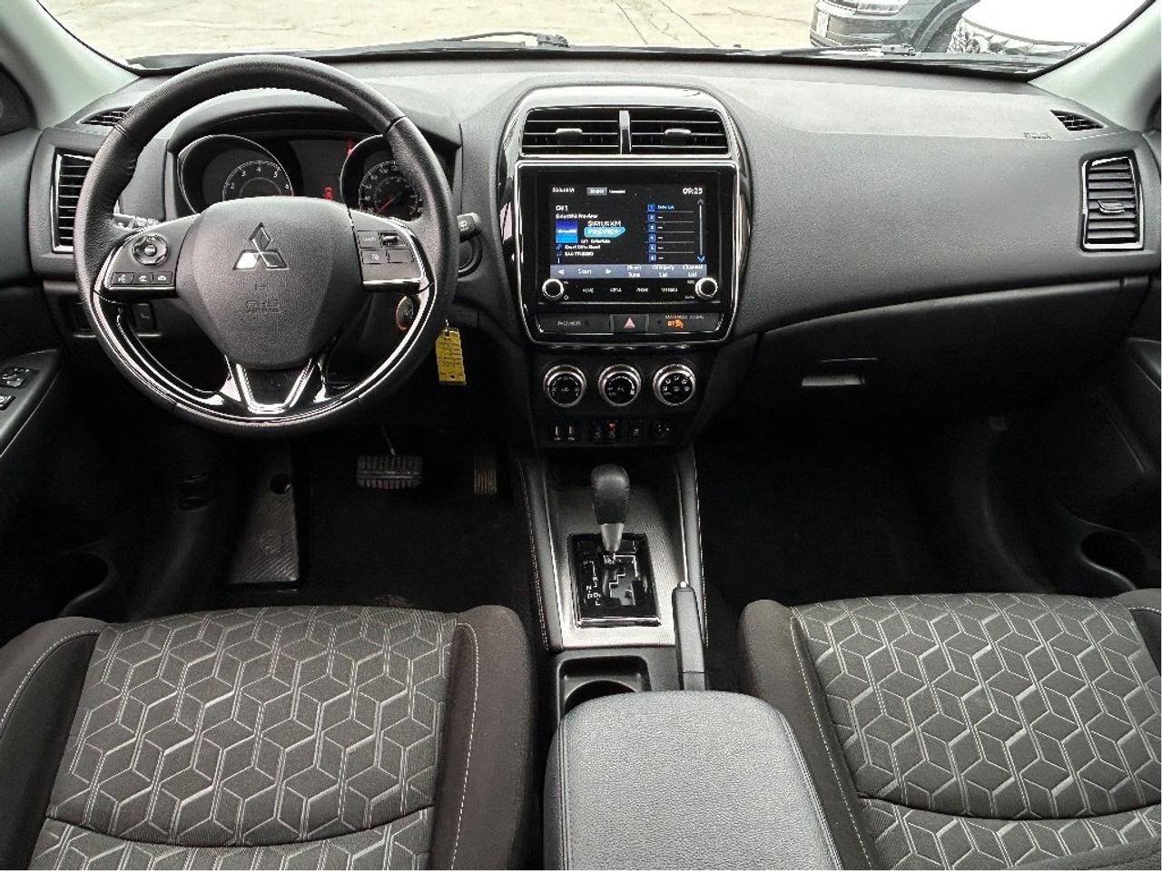 2024 Mitsubishi RVR SE AWD/APPLE CARPLAY&ANDROID AUTO CALL PICTON 53K Photo
