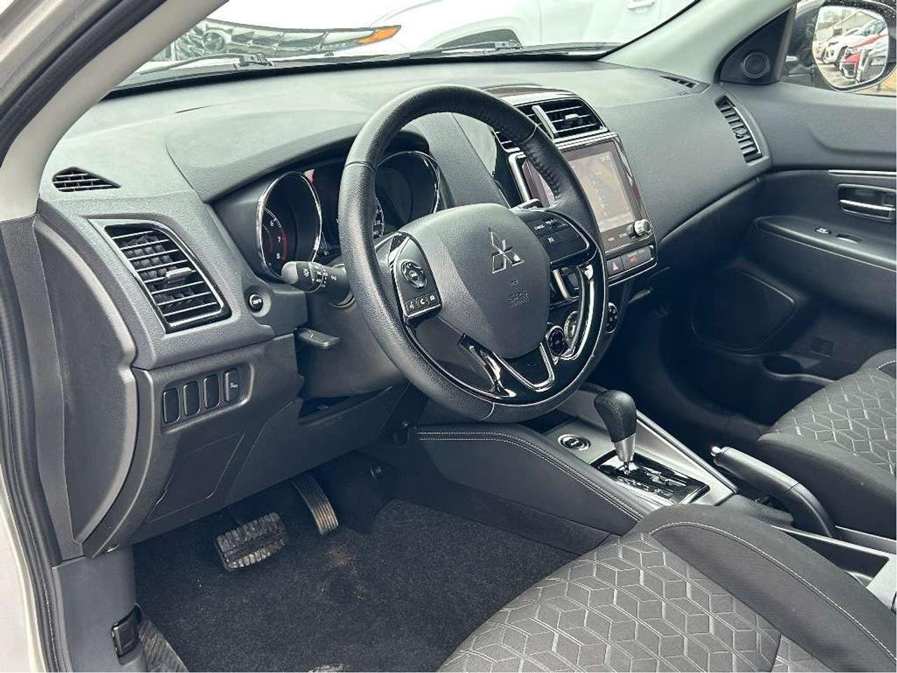 2024 Mitsubishi RVR SE AWD/HTDSEATS/B-U CAM CALL BELLEVILLE Photo