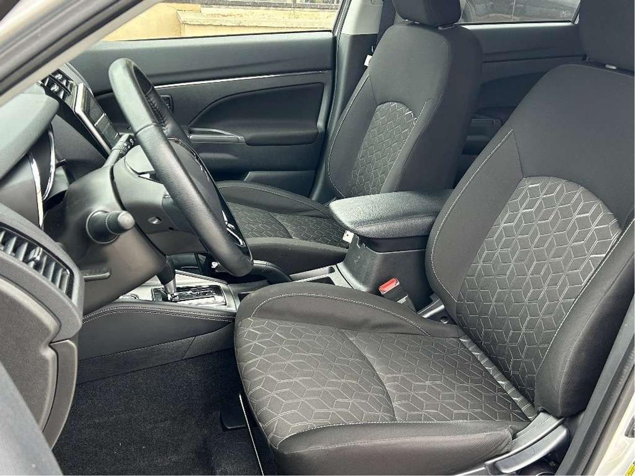 2024 Mitsubishi RVR SE AWD/HTDSEATS/B-U CAM CALL BELLEVILLE Photo