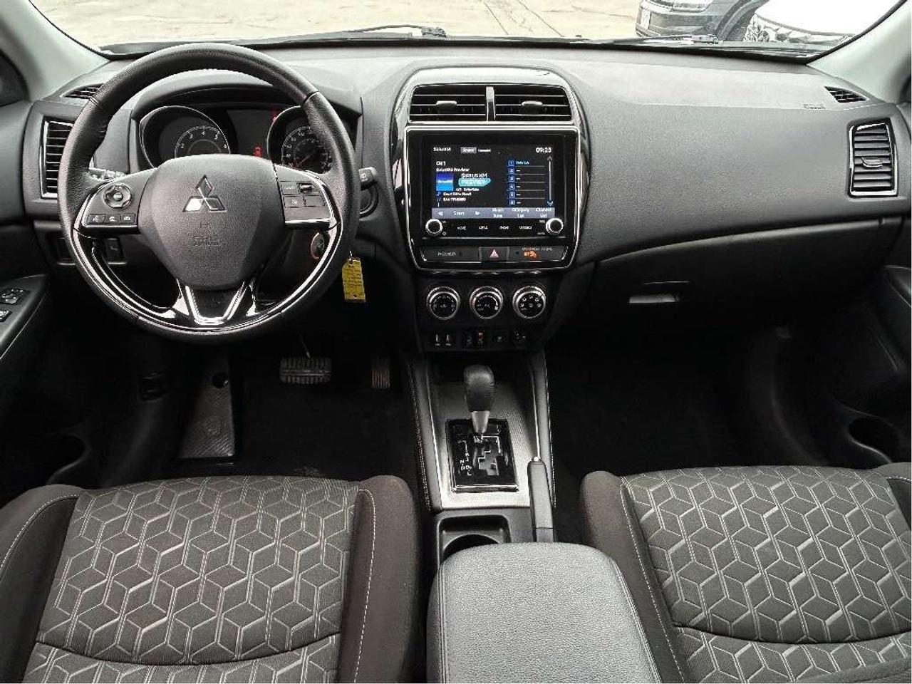 2024 Mitsubishi RVR SE AWD/HTDSEATS/B-U CAM CALL BELLEVILLE Photo