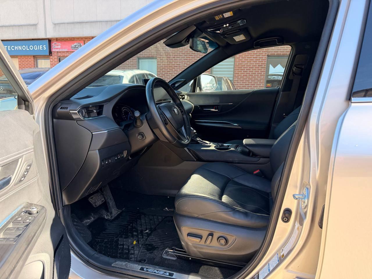 2021 Toyota Venza XLE AWD, ONE OWNER, SUNROOF, PUSH BUTTON START Photo