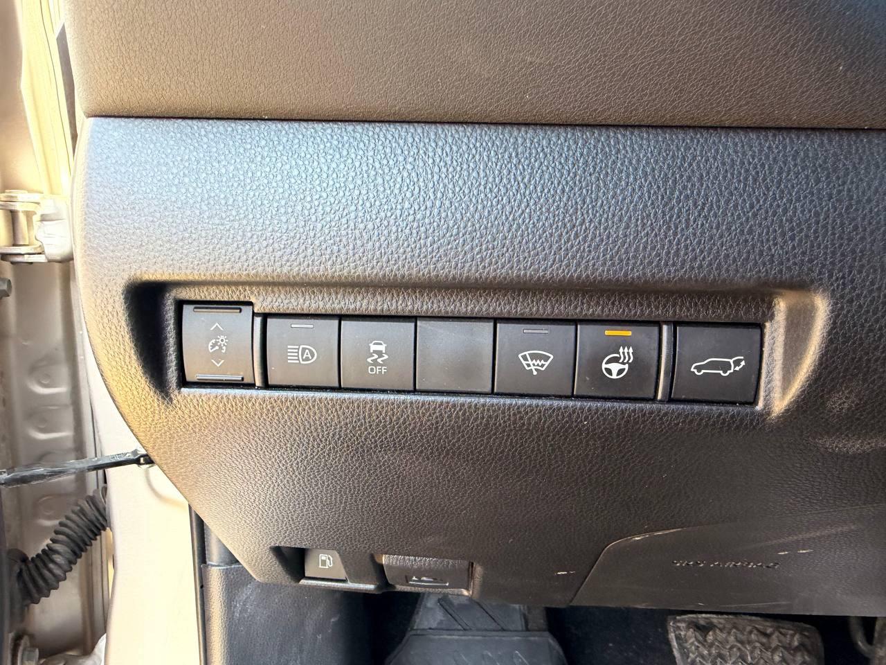 2021 Toyota Venza XLE AWD, ONE OWNER, SUNROOF, PUSH BUTTON START Photo