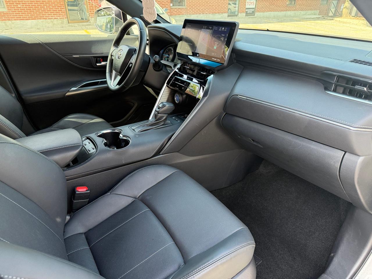 2021 Toyota Venza XLE AWD, ONE OWNER, SUNROOF, PUSH BUTTON START Photo