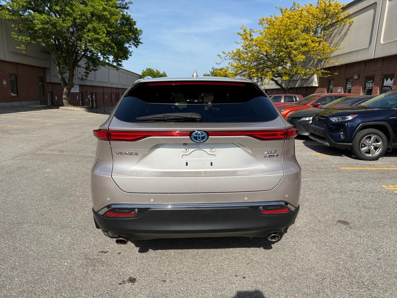 2021 Toyota Venza XLE AWD, ONE OWNER, SUNROOF, PUSH BUTTON START Photo