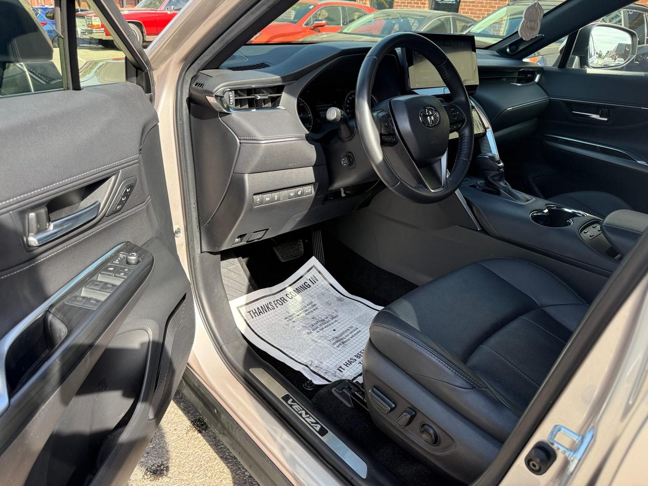 2021 Toyota Venza XLE AWD, ONE OWNER, SUNROOF, PUSH BUTTON START Photo