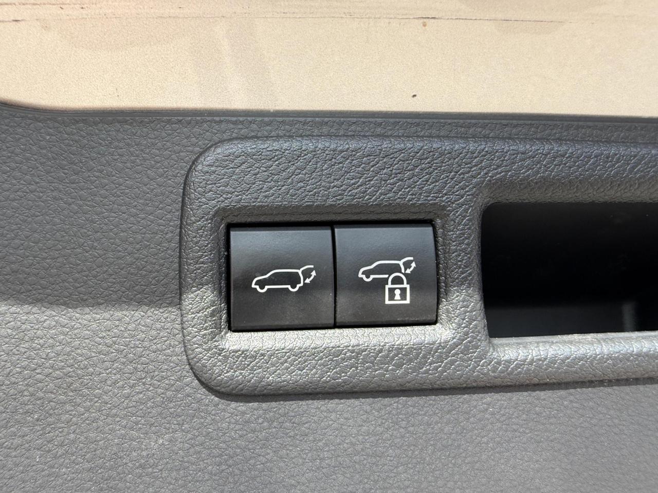 2021 Toyota Venza XLE AWD, ONE OWNER, SUNROOF, PUSH BUTTON START Photo