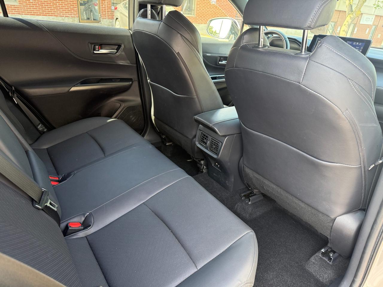 2021 Toyota Venza XLE AWD, ONE OWNER, SUNROOF, PUSH BUTTON START Photo