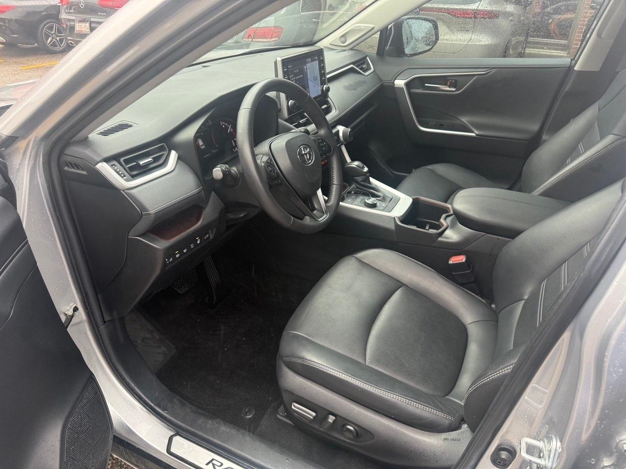 2022 Toyota RAV4 Limited AWD, NAV, LEATHER, SUNROOF Photo