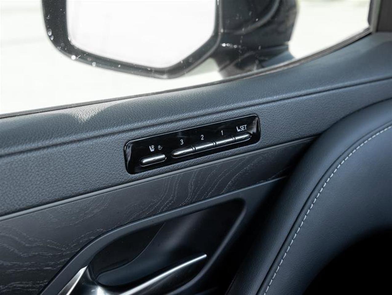 2022 Lexus LX 600 Executive Pkg Lane Departure Alert with Steeri Photo