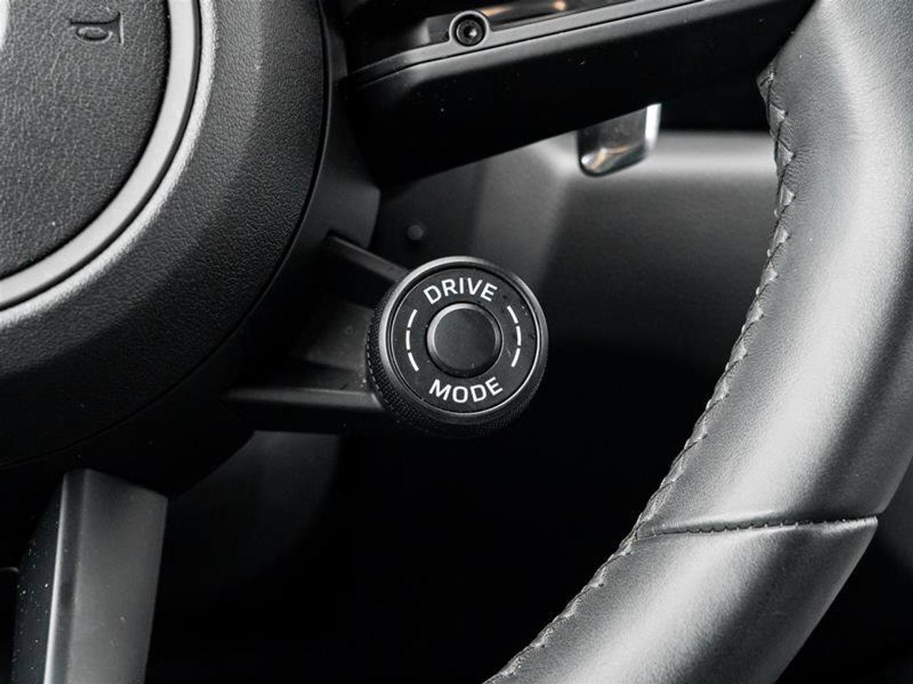 2024 Porsche Macan S AWD Premium Pkg Plus Adaptive Air Suspension inc Photo