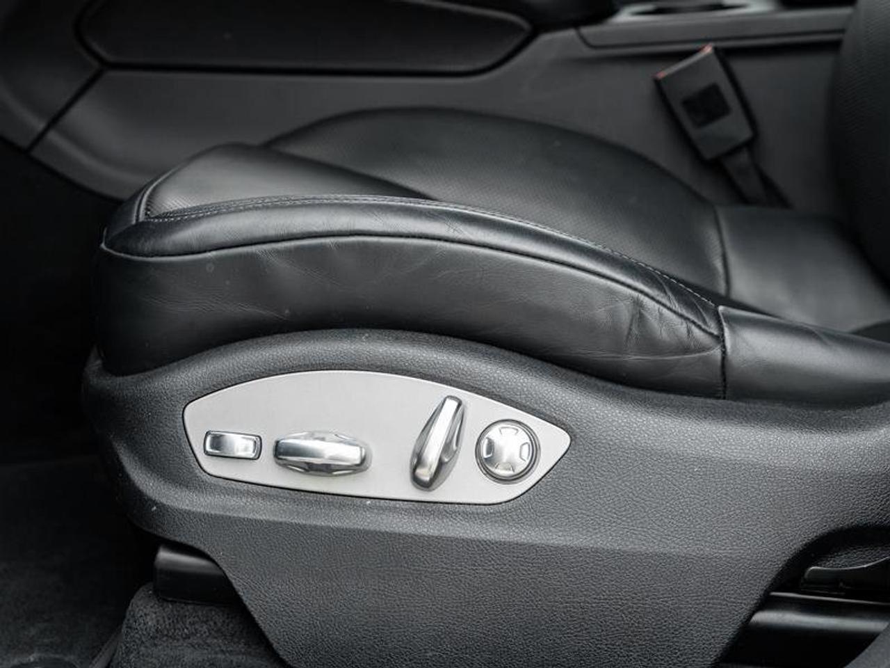 2024 Porsche Macan S AWD Premium Pkg Plus Adaptive Air Suspension inc Photo