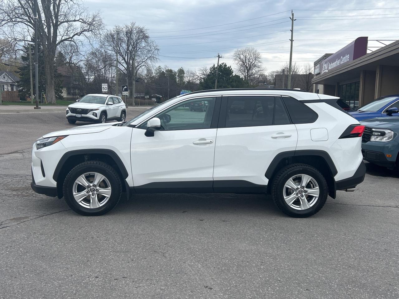 2023 Toyota RAV4 XLE/PWR SUN ROOF/BACK UP CAM/ CALL PICTON Photo2
