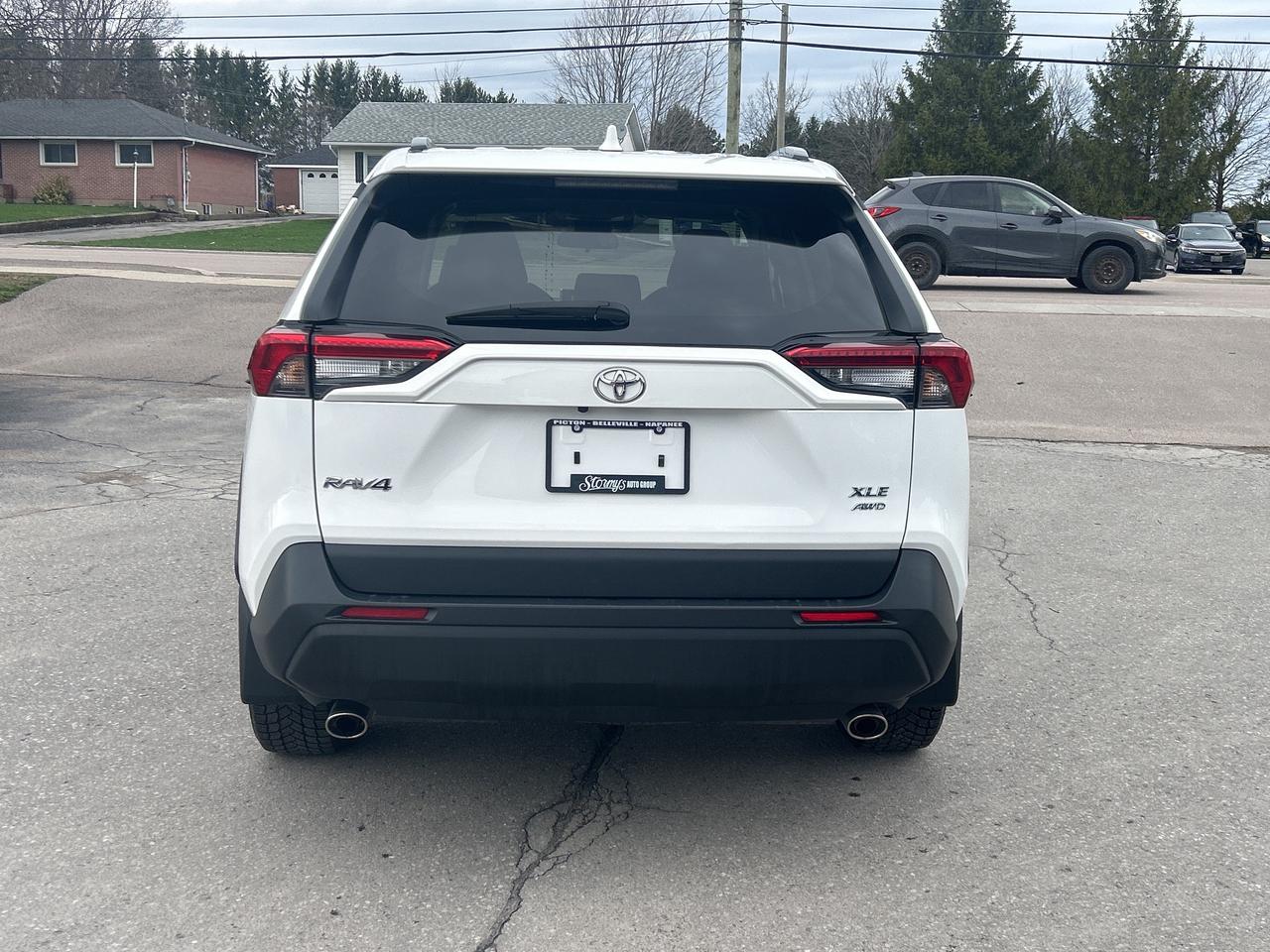 2023 Toyota RAV4 XLE/PWR SUN ROOF/BACK UP CAM/ CALL PICTON Photo