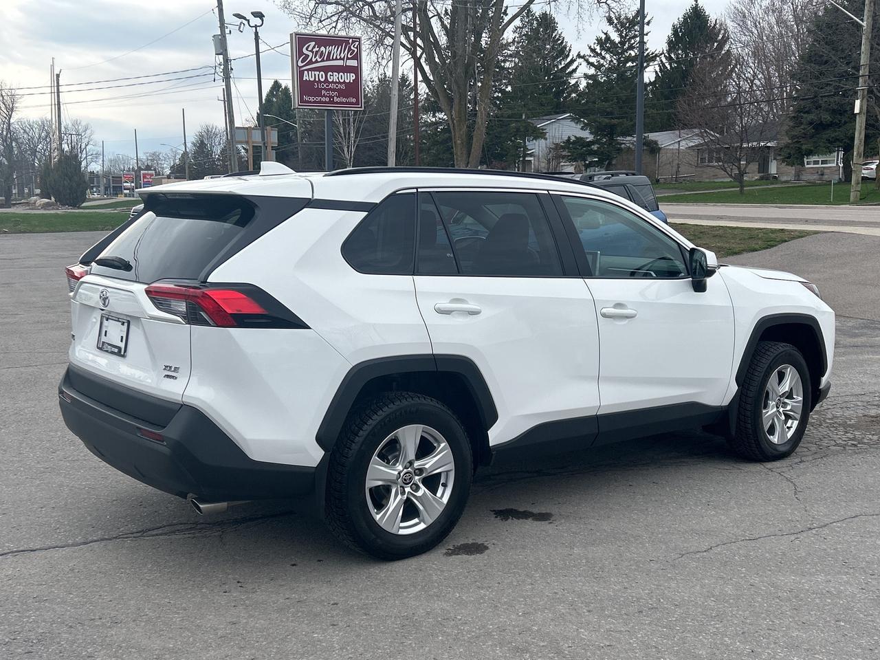 2023 Toyota RAV4 XLE/PWR SUN ROOF/BACK UP CAM/ CALL PICTON Photo