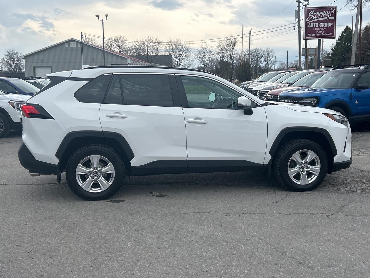 2023 Toyota RAV4 XLE/PWR SUN ROOF/BACK UP CAM/ CALL PICTON Photo