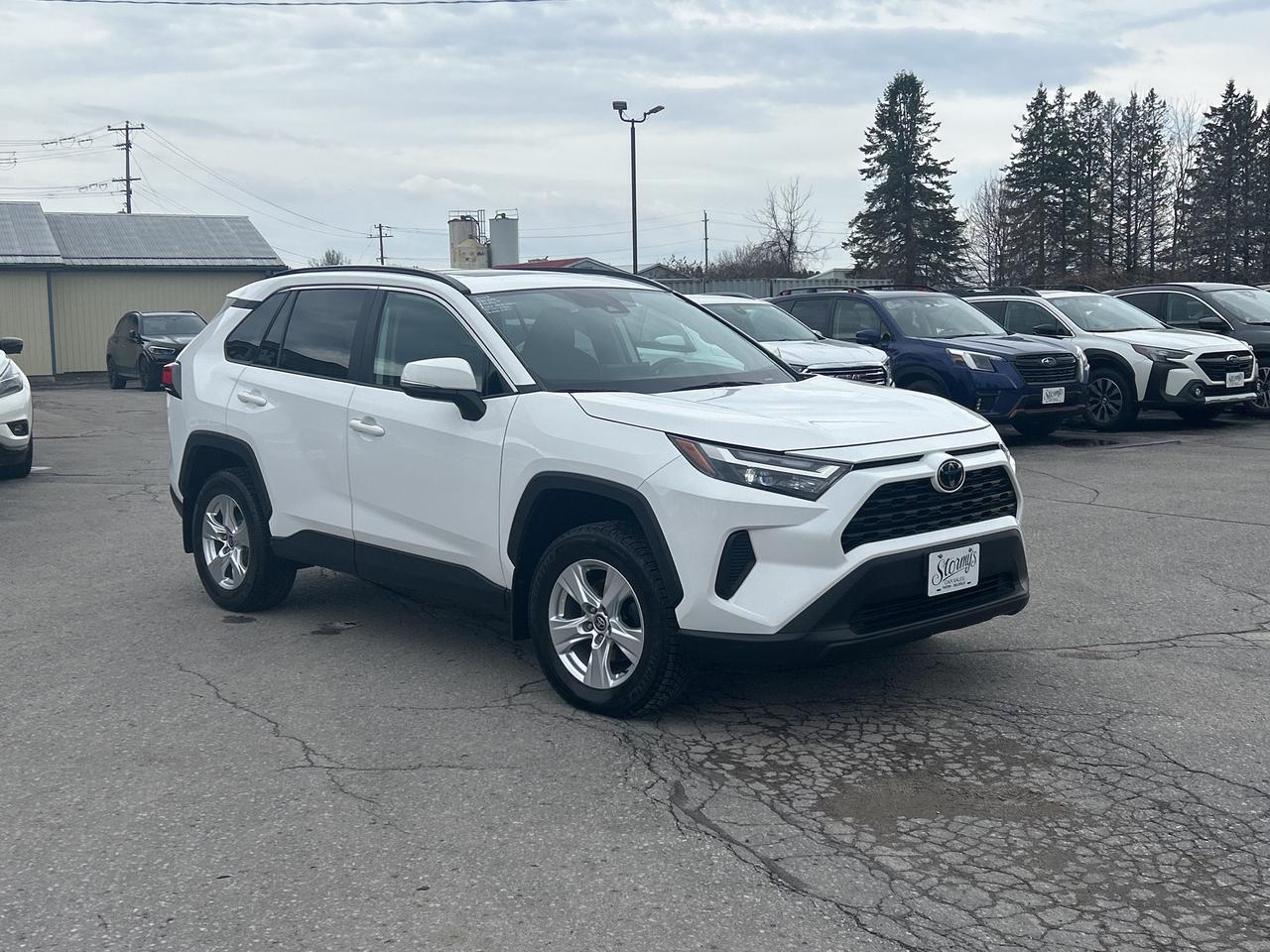 2023 Toyota RAV4 XLE/PWR SUN ROOF/BACK UP CAM/ CALL PICTON Photo