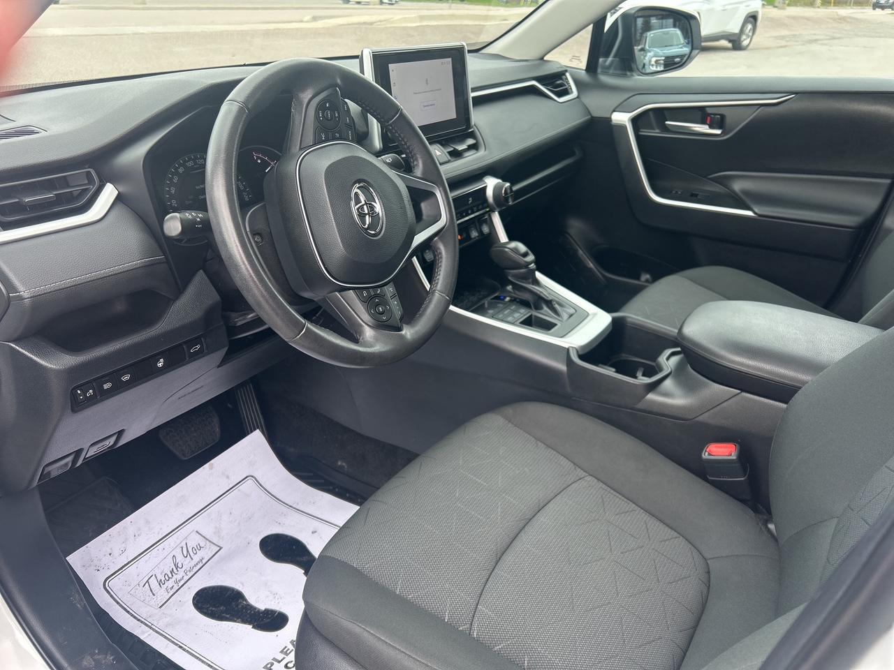 2023 Toyota RAV4 XLE/PWR SUN ROOF/BACK UP CAM/ CALL PICTON Photo