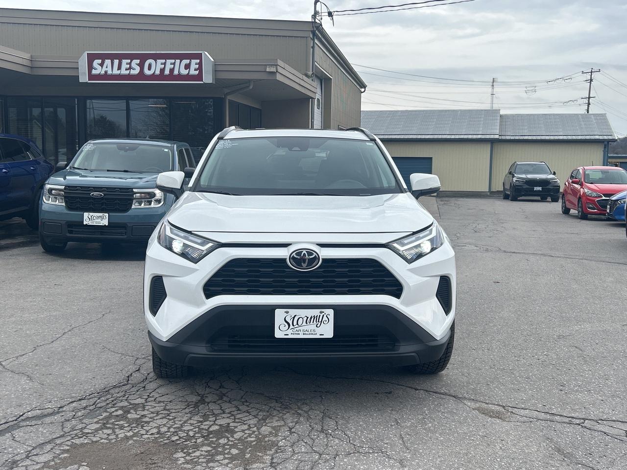 2023 Toyota RAV4 XLE/PWR SUN ROOF/BACK UP CAM/ CALL PICTON Photo