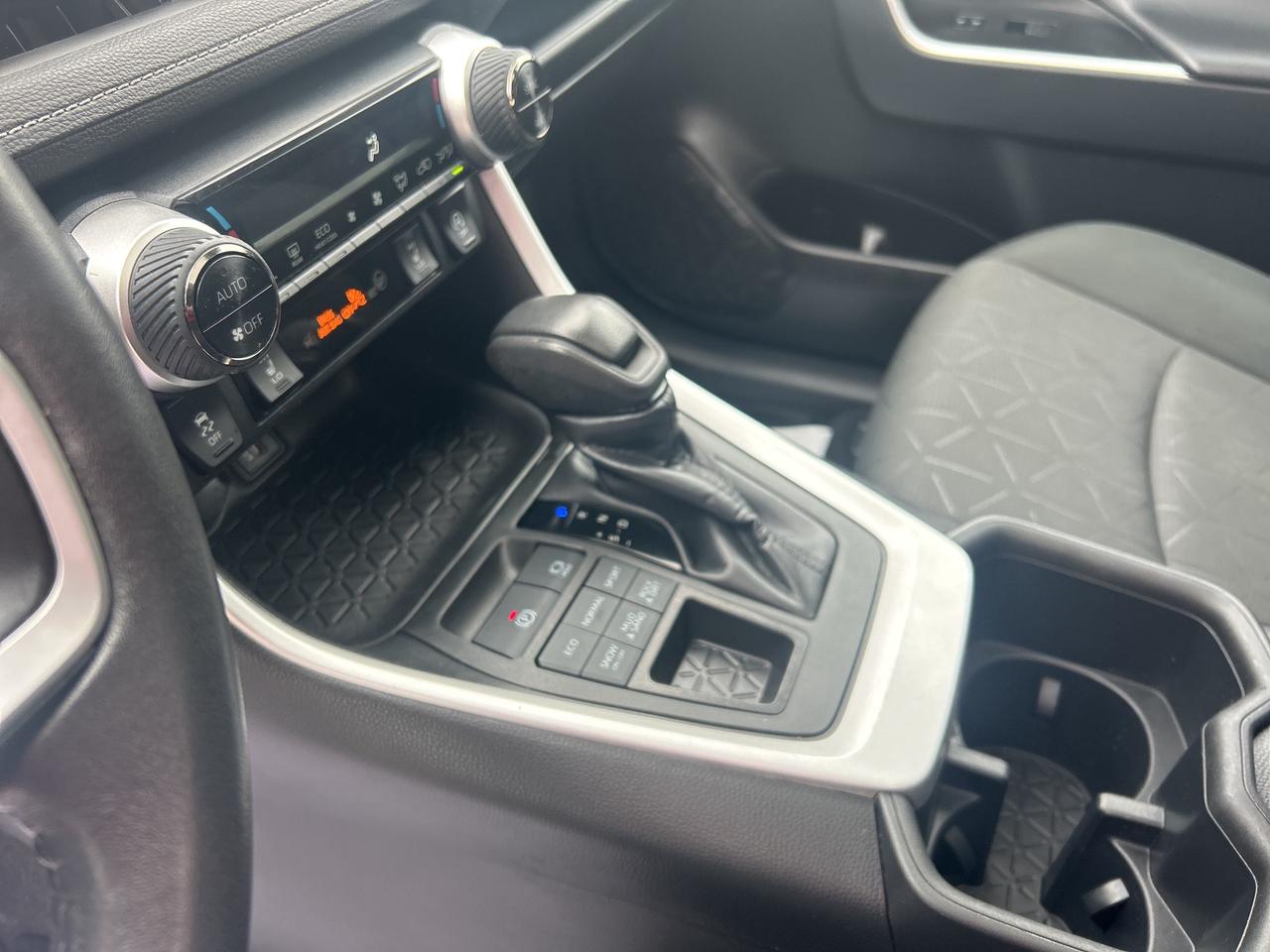 2023 Toyota RAV4 XLE/PWR SUN ROOF/BACK UP CAM/ CALL PICTON Photo