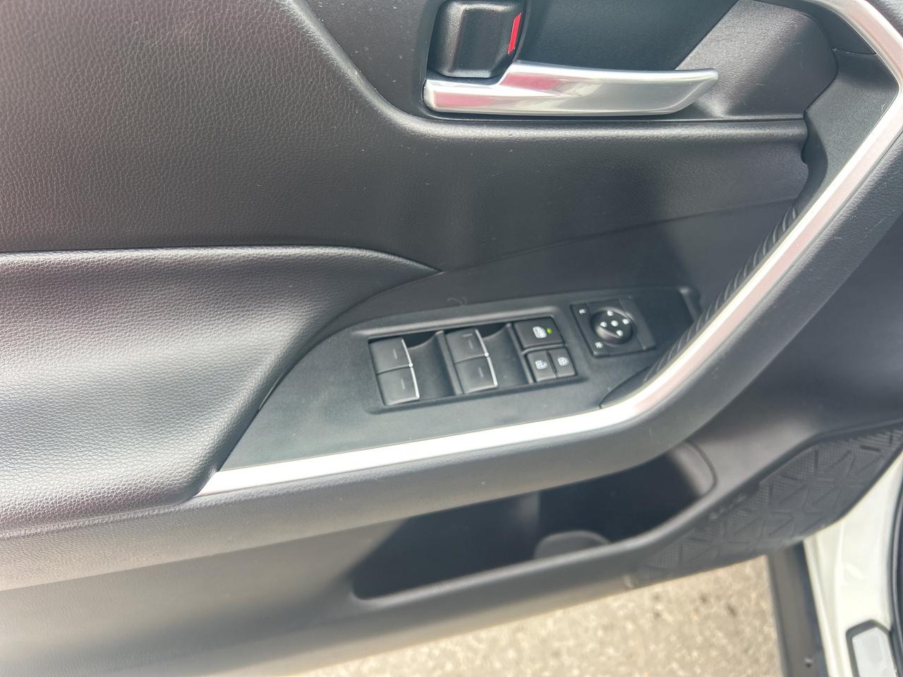 2023 Toyota RAV4 XLE/PWR SUN ROOF/BACK UP CAM/ CALL PICTON Photo