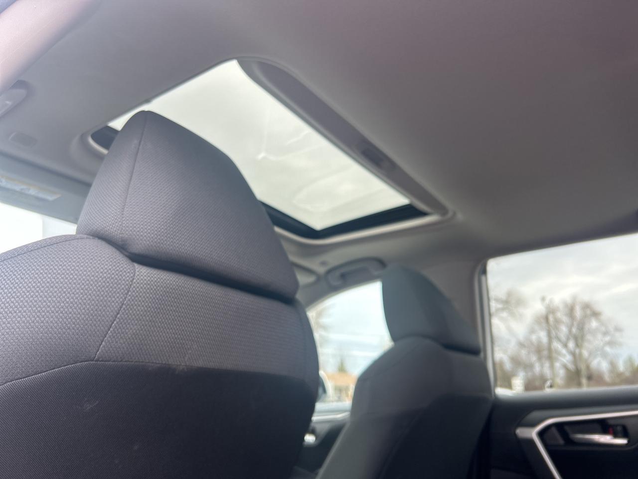 2023 Toyota RAV4 XLE/PWR SUN ROOF/BACK UP CAM/ CALL PICTON Photo
