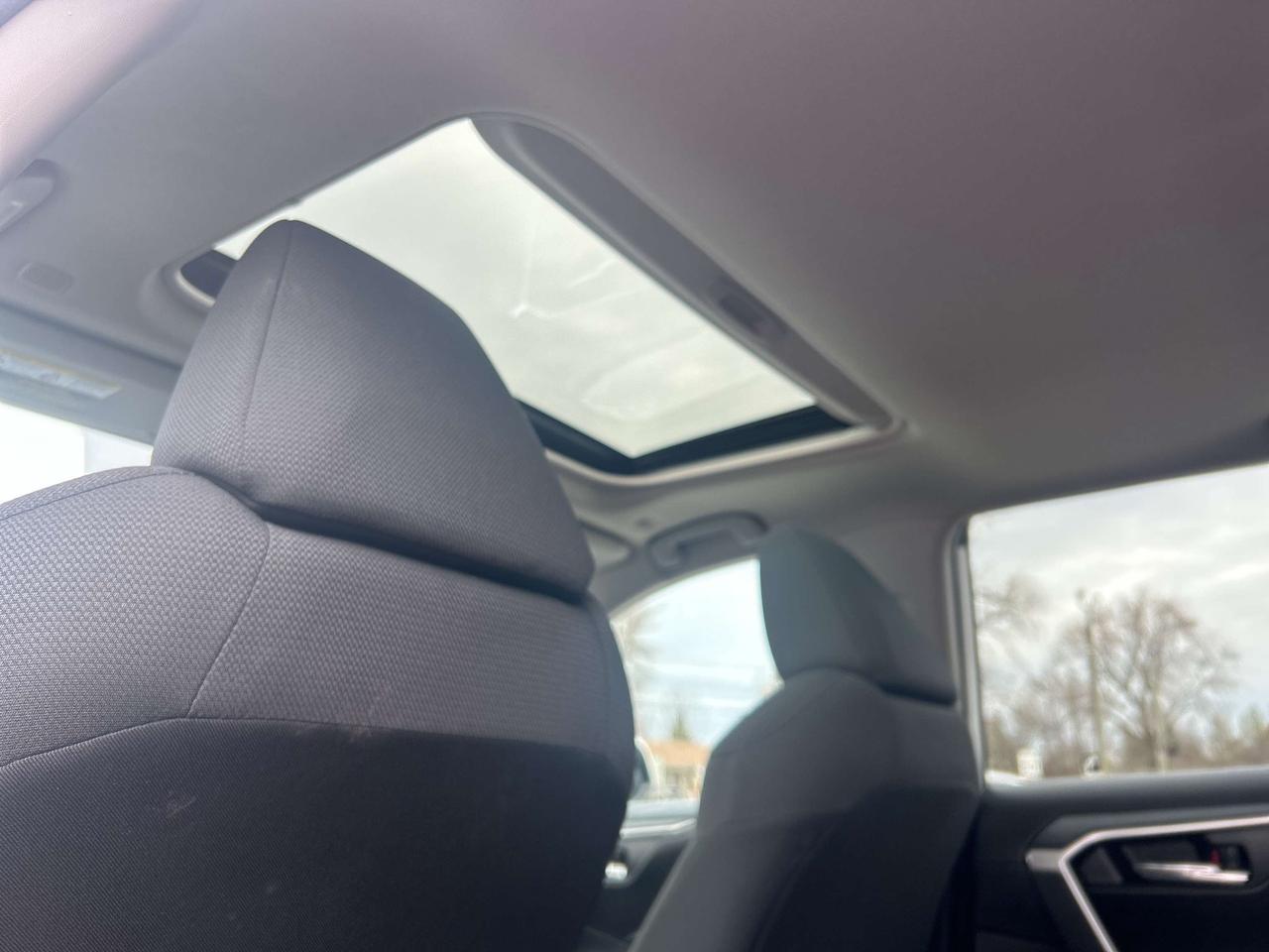 2023 Toyota RAV4 XLE/AWD/PWR SUNROOF/BACK UP CAM/CALL BELLEVILLE Photo