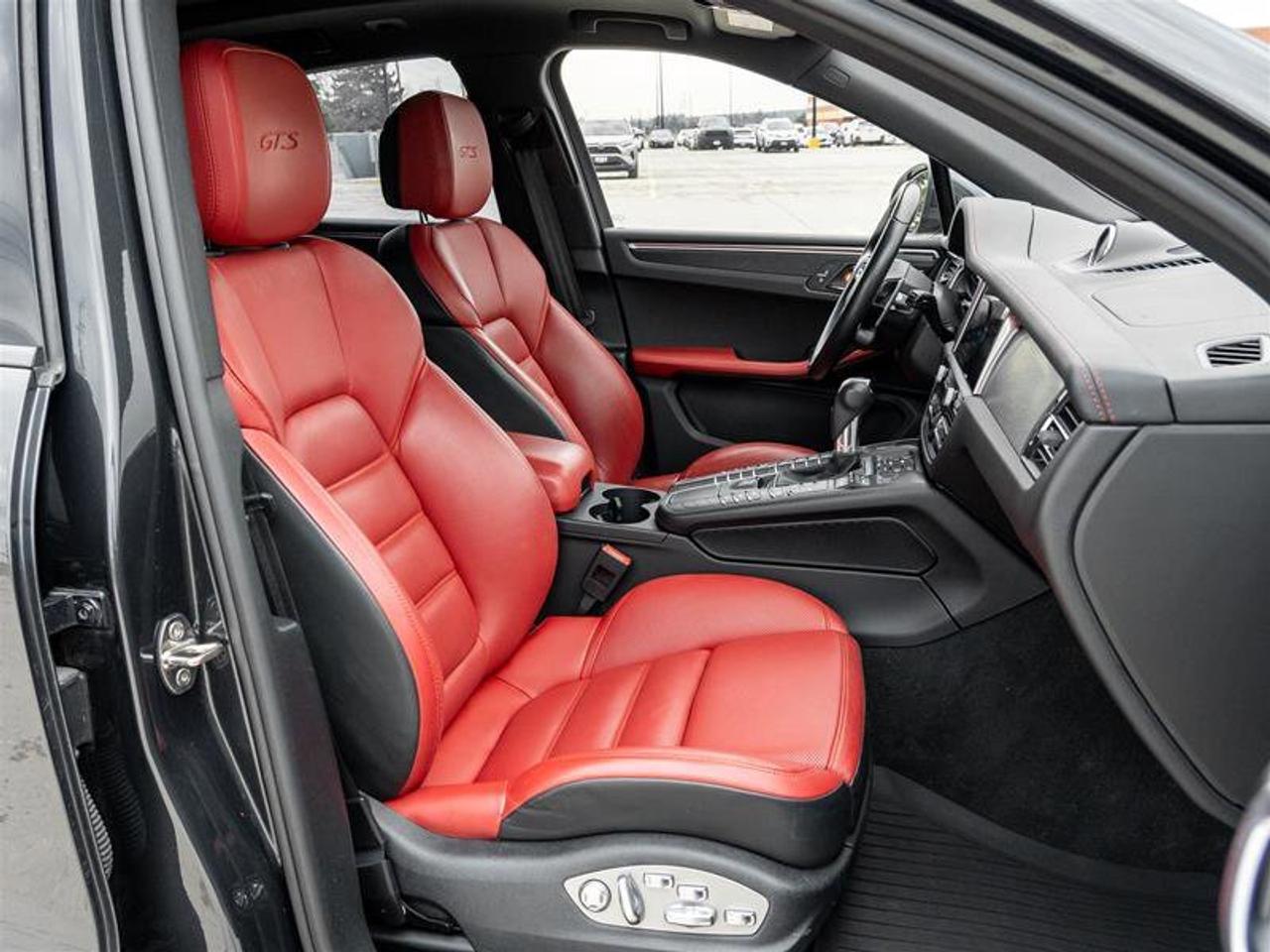 2021 Porsche Macan GTS AWD Premium Pkjg Plus Porsche Torque Vectoring Photo