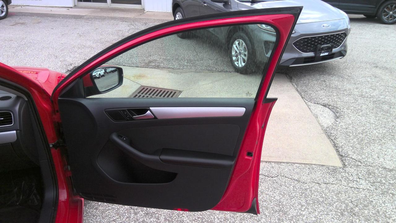 2014 Volkswagen Jetta 2.0L Comfortline (A6) 4dr Sedan Photo