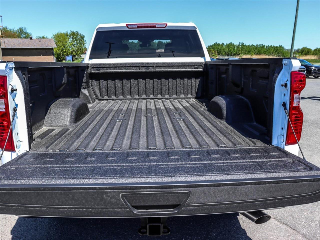 2026 Chevrolet SILVERADO 2500HD 4WD Crew Cab Long Box Work Truck Photo