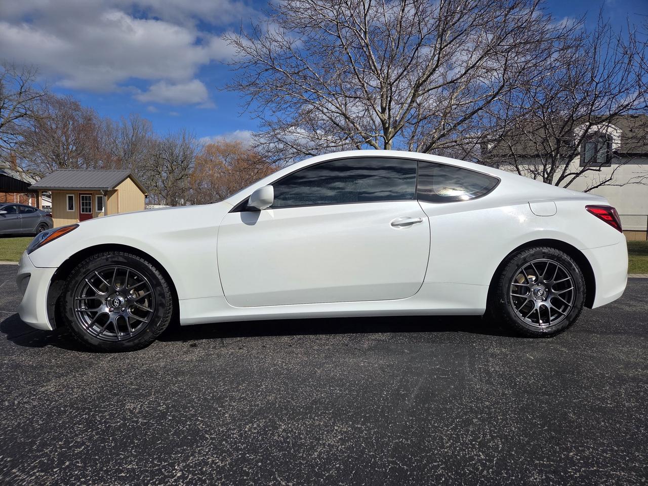 2013 Hyundai Genesis Coupe 2dr I4 Automatic, Looks and Drives Great! Photo
