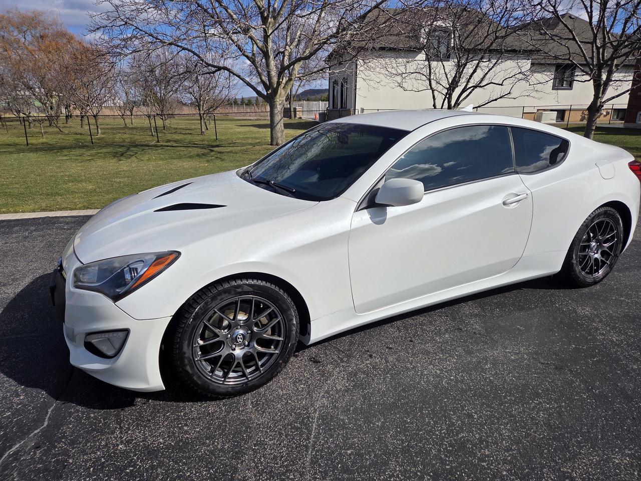 2013 Hyundai Genesis Coupe 2dr I4 Automatic, Looks and Drives Great! Photo