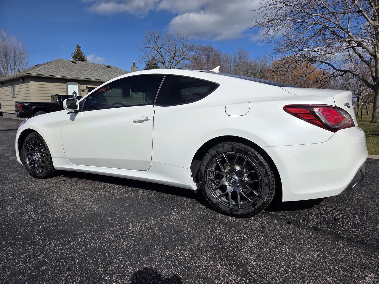 2013 Hyundai Genesis Coupe 2dr I4 Automatic, Looks and Drives Great! Photo4