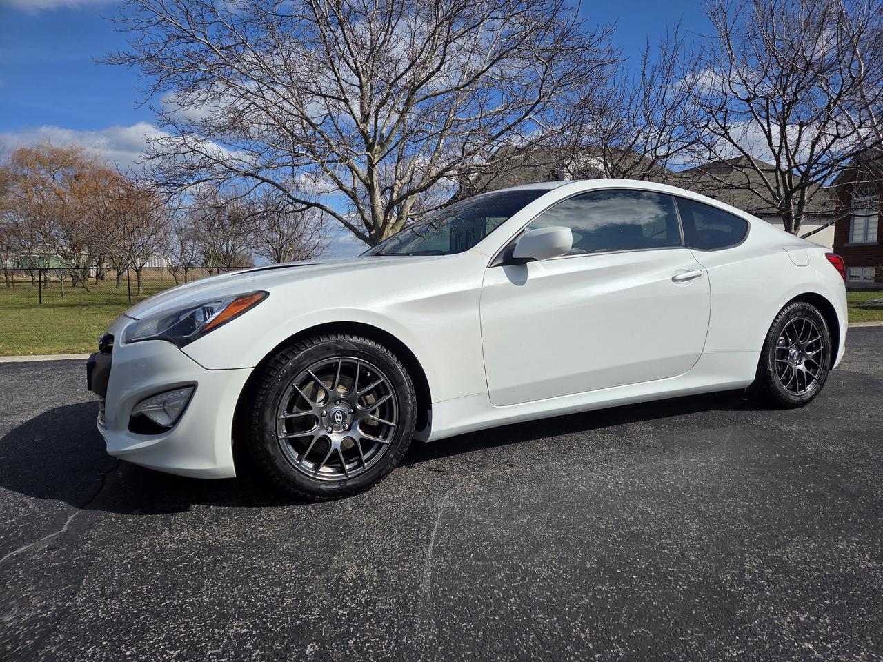 2013 Hyundai Genesis Coupe 2dr I4 Automatic, Looks and Drives Great! Photo0