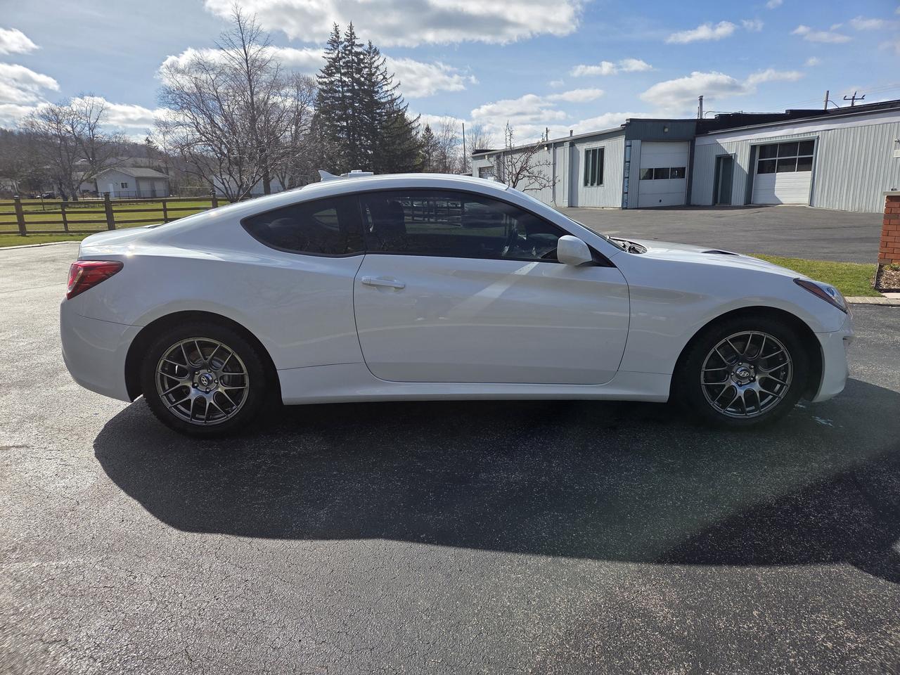 2013 Hyundai Genesis Coupe 2dr I4 Automatic, Looks and Drives Great! Photo