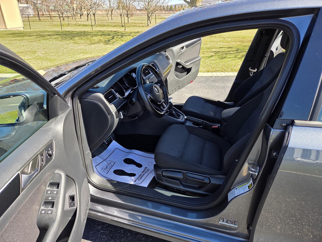 2016 Volkswagen Jetta Sedan 4dr Auto 1.8T Sport PZEV, Sunroof, Drives Great! Photo