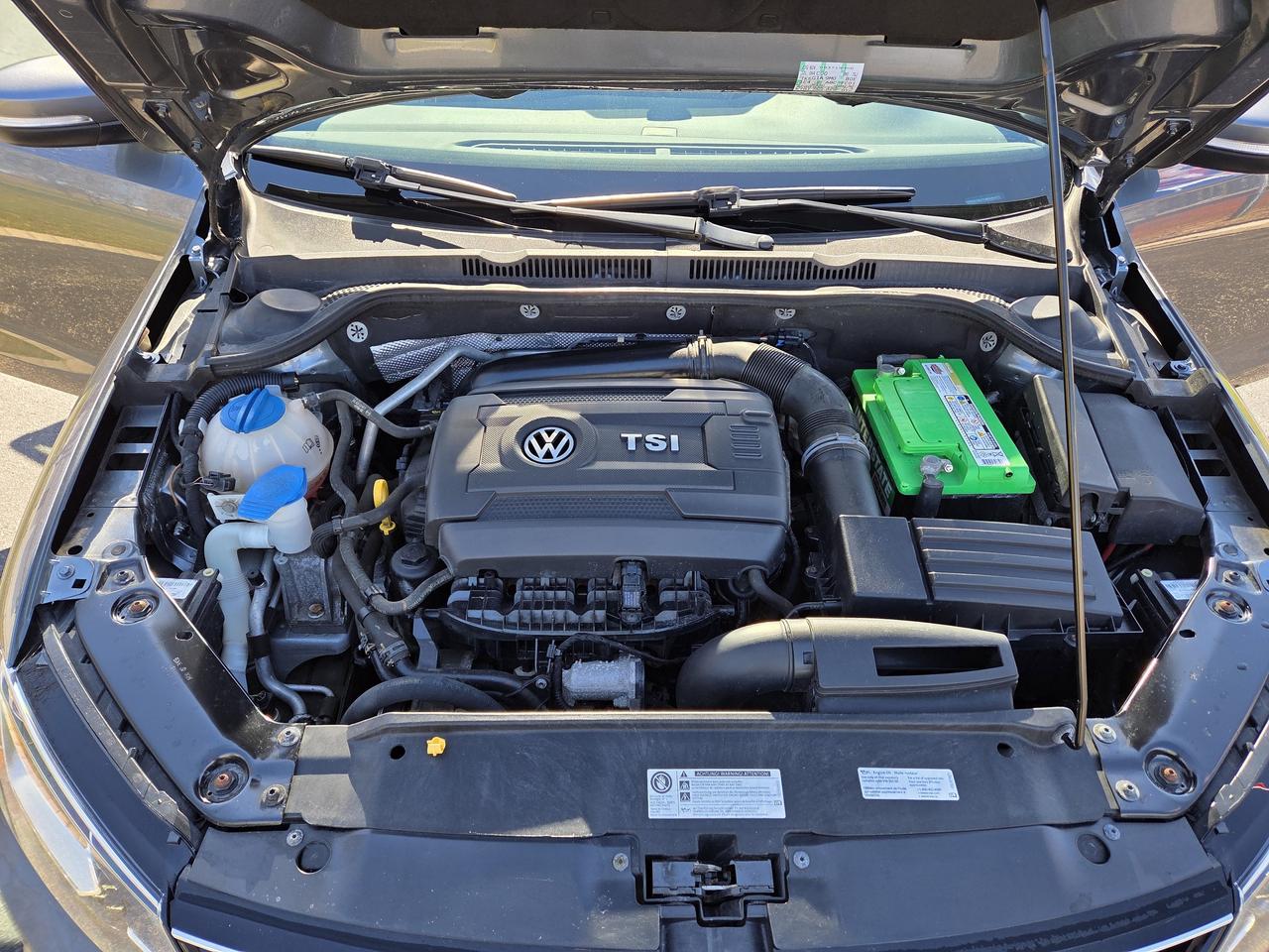 2016 Volkswagen Jetta Sedan 4dr Auto 1.8T Sport PZEV, Sunroof, Drives Great! Photo