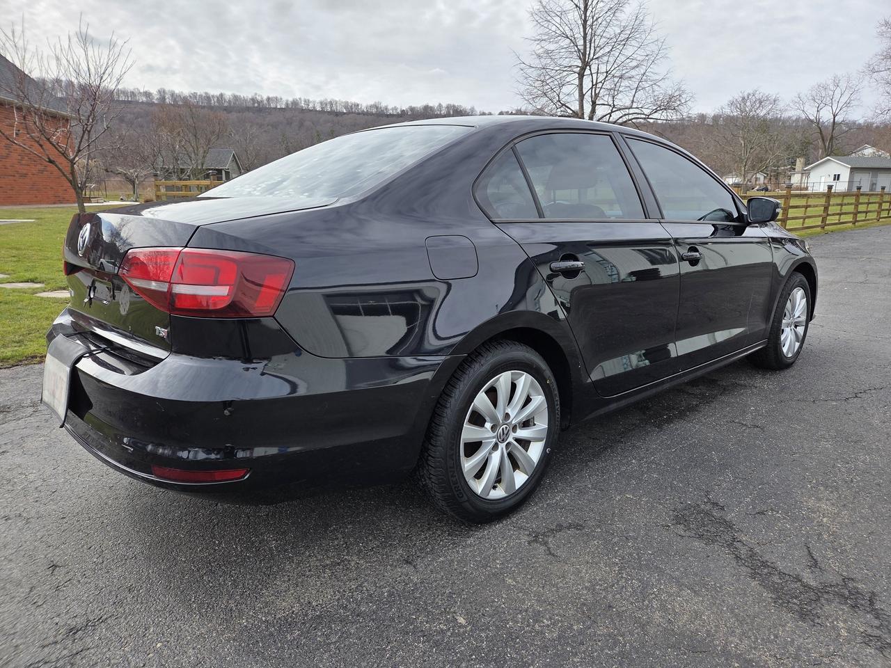 2016 Volkswagen Jetta Sedan 4dr 1.4 TSI Auto Trendline Photo