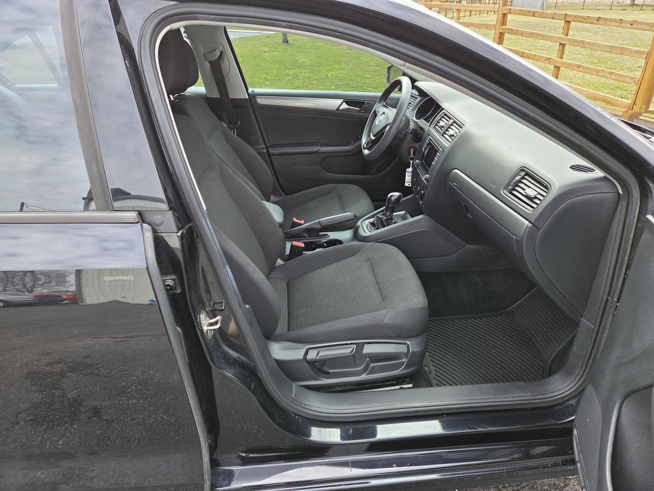 2016 Volkswagen Jetta Sedan 4dr 1.4 TSI Auto Trendline Photo