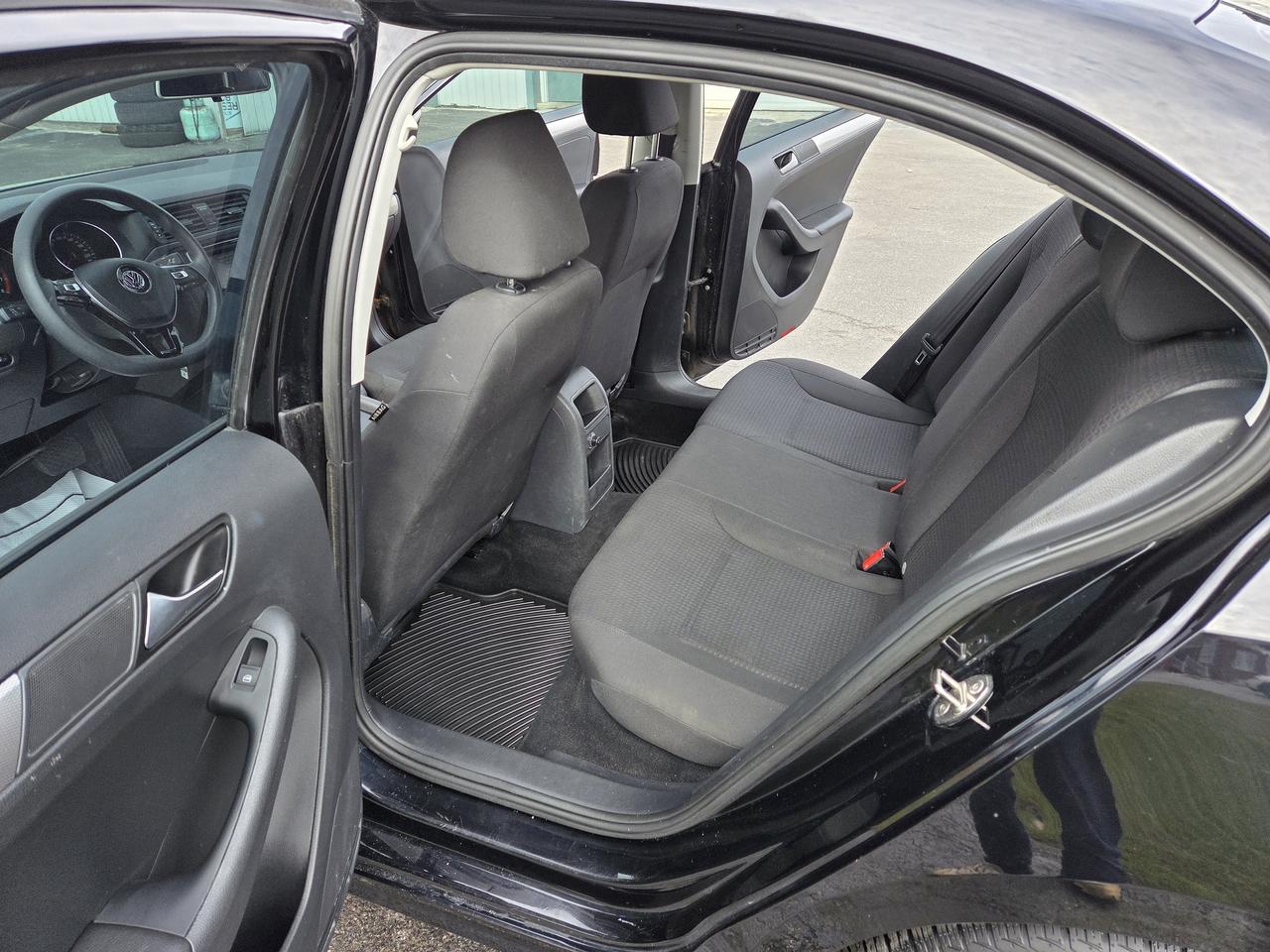 2016 Volkswagen Jetta Sedan 4dr 1.4 TSI Auto Trendline Photo