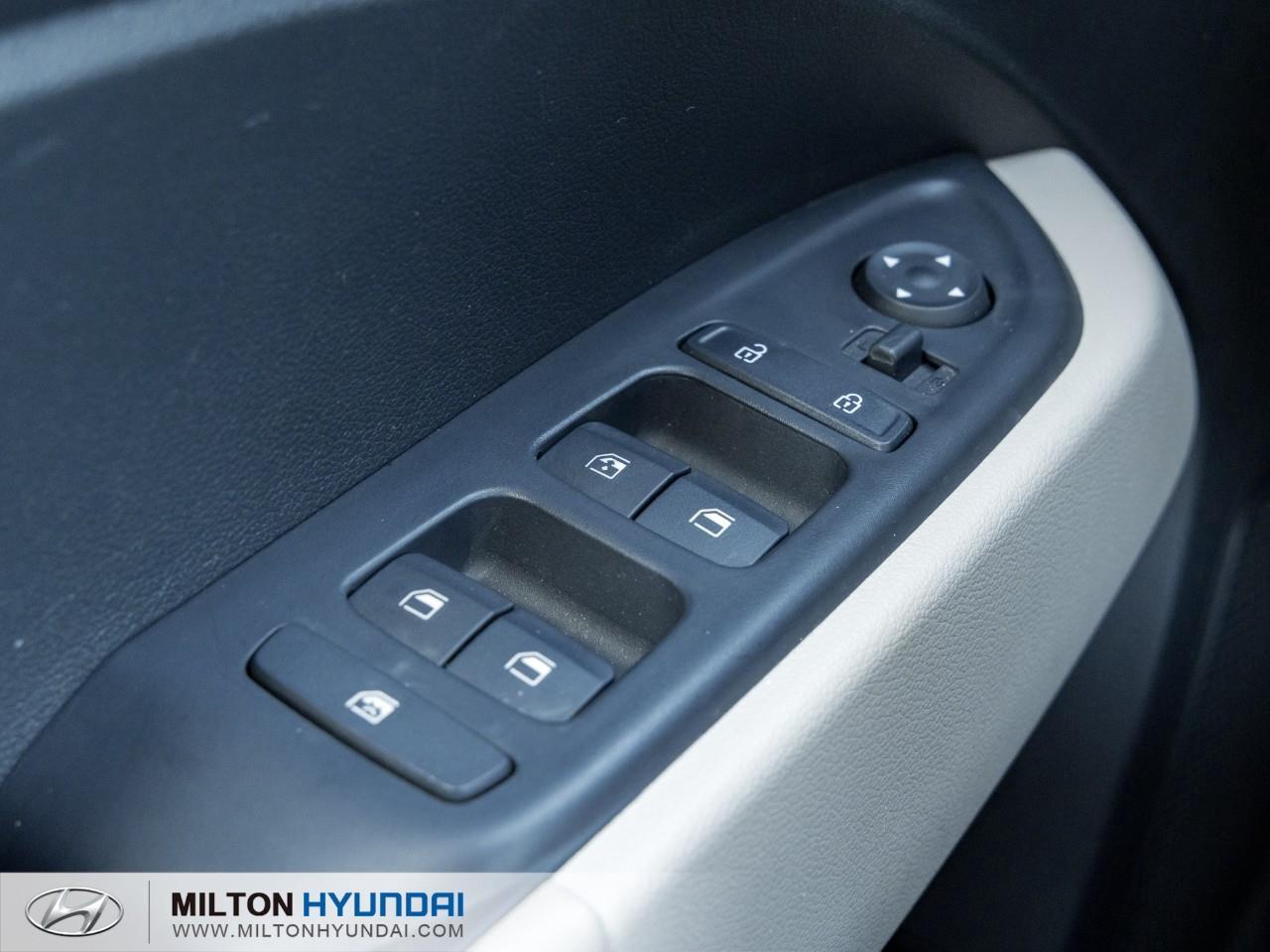 2023 Hyundai Venue Ultimate w/Denim Interior 4dr Front-Wheel Drive Photo