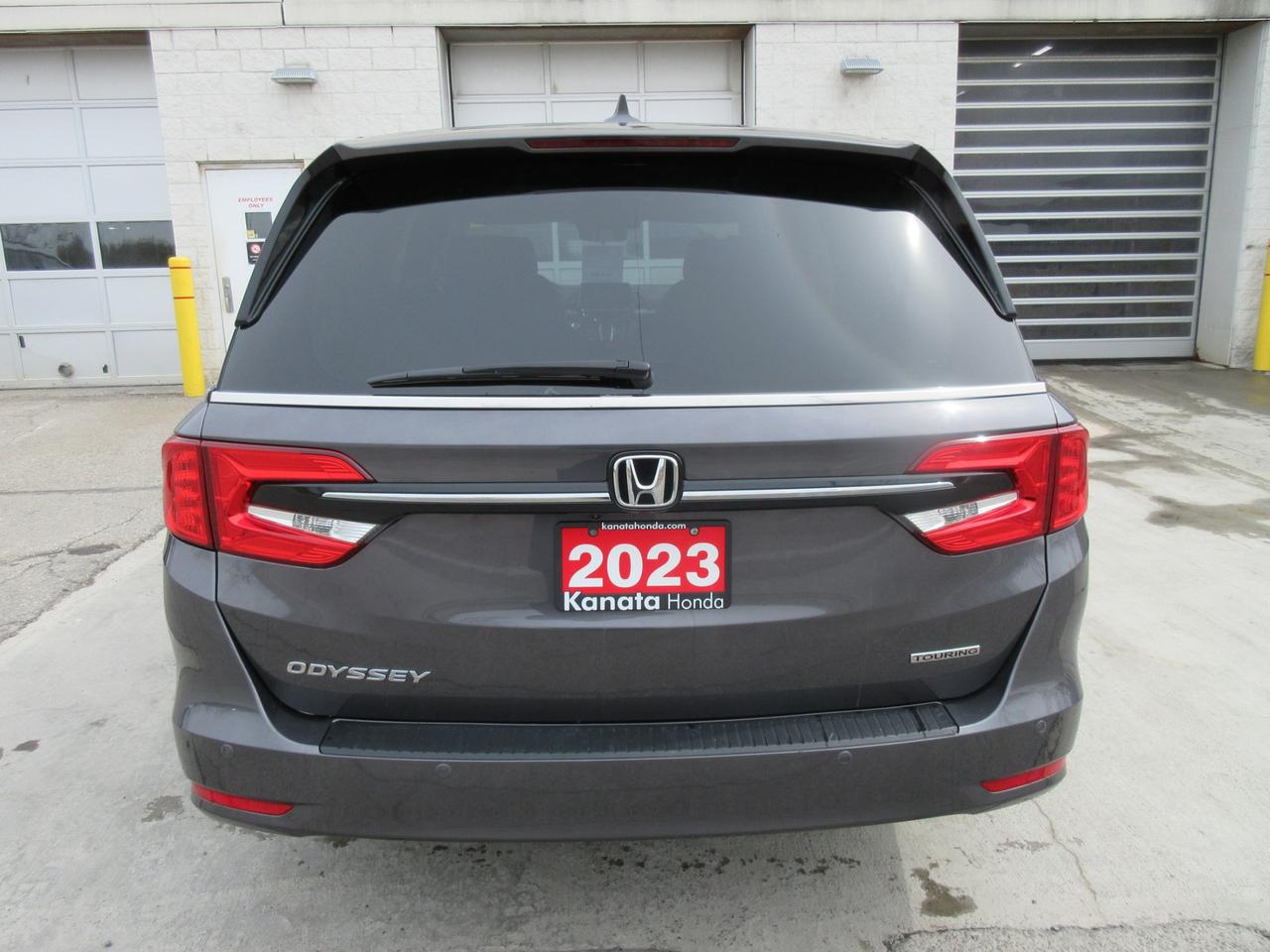 2023 Honda Odyssey Touring Passenger Van Photo4