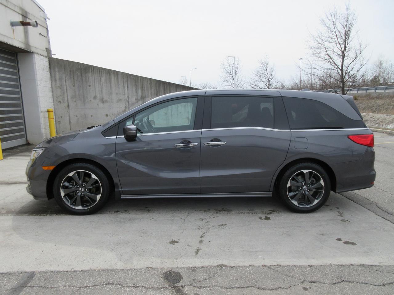 2023 Honda Odyssey Touring Passenger Van Photo2