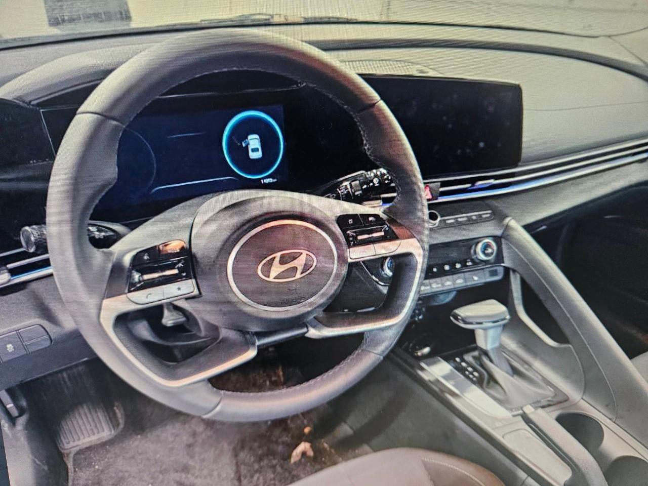 2025 Hyundai Elantra Preferred w/Tech Pkg 4dr Sedan Photo2