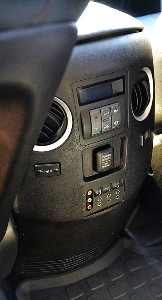 2010 Honda Pilot Touring 4dr 4x4 Automatic Photo