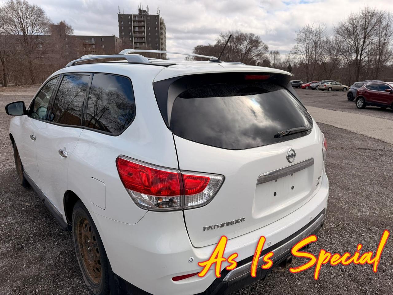 2014 Nissan Pathfinder SL 4dr 4x4 Photo