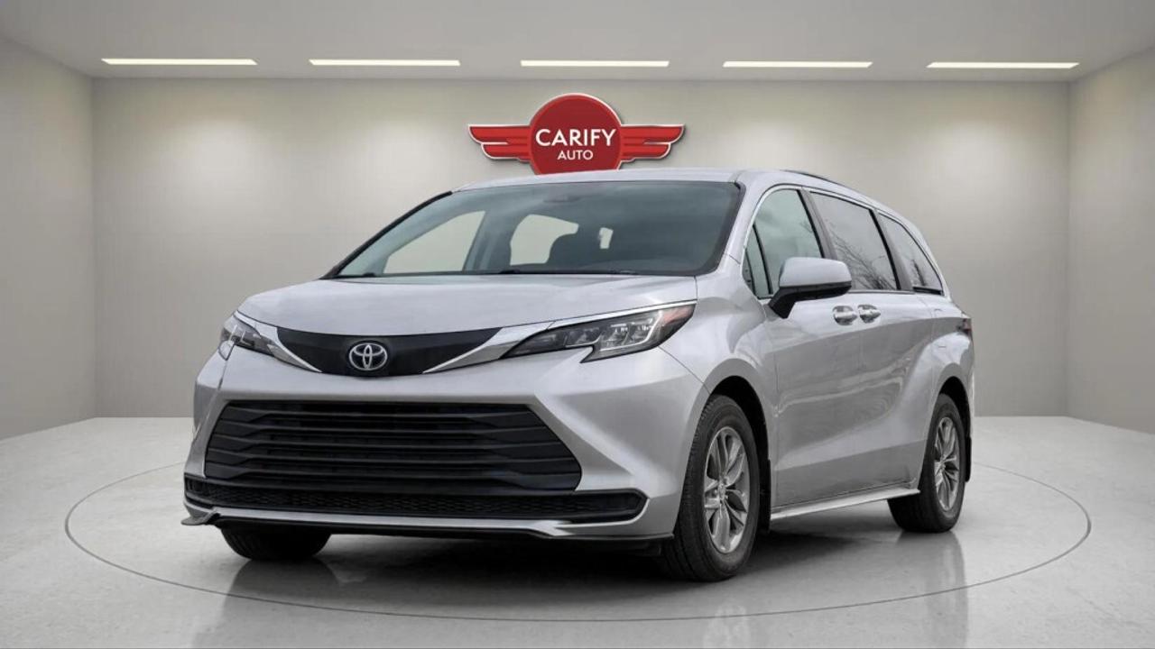2022 Toyota Sienna LE Hybrid Photo0