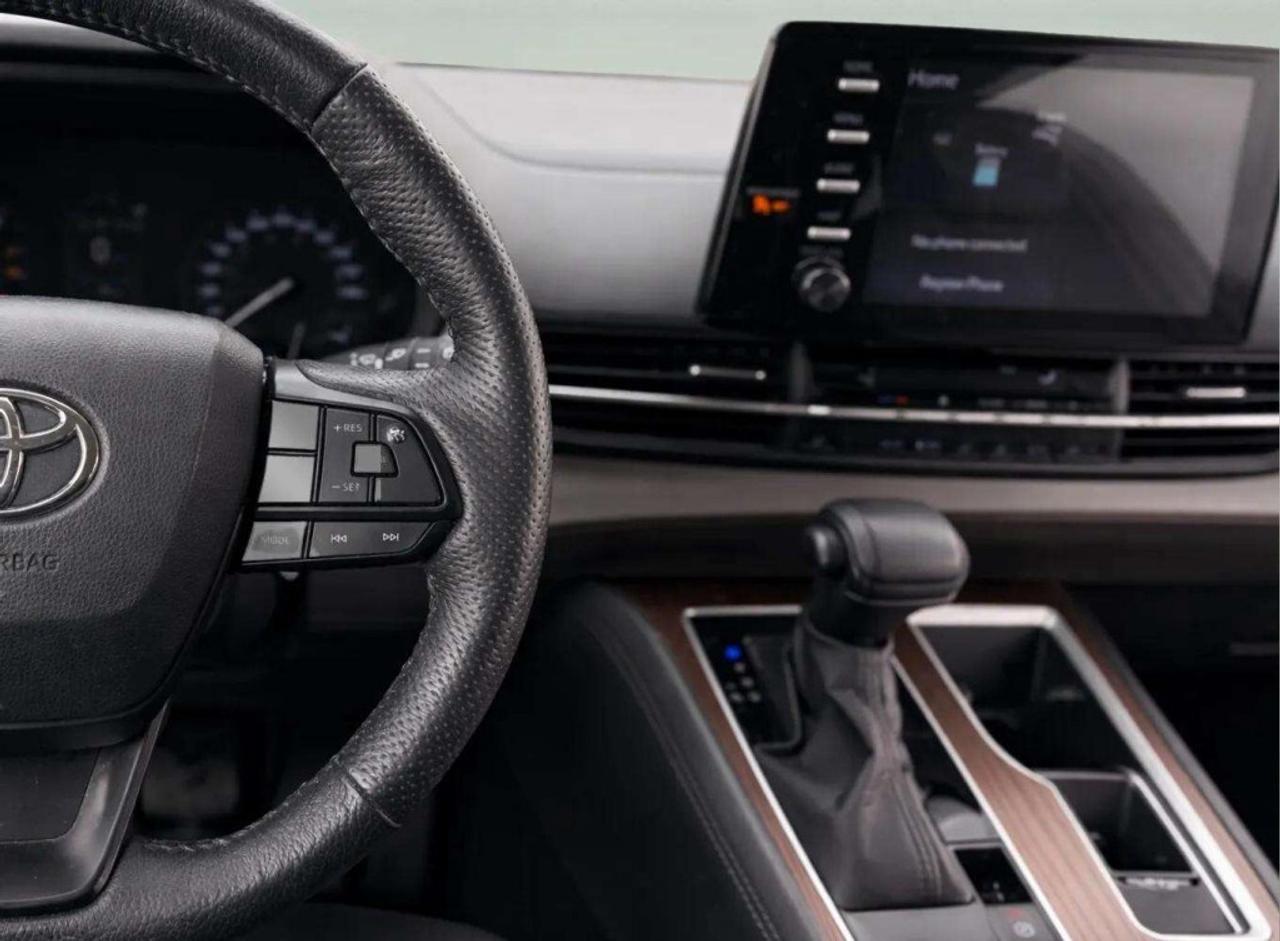 2022 Toyota Sienna LE Hybrid Photo